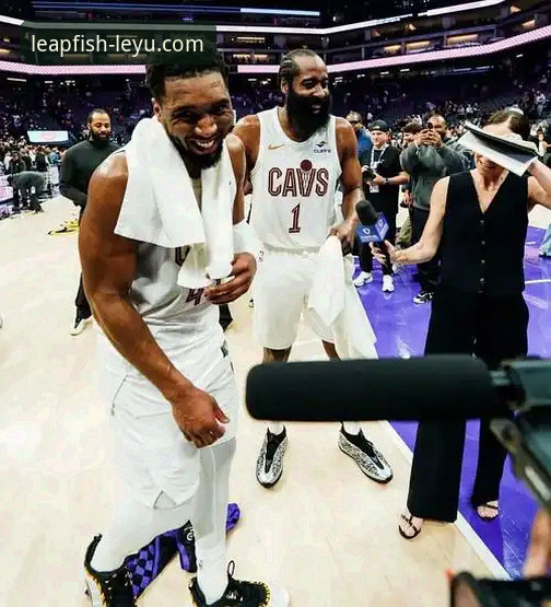 骑士队米切尔42分力挽狂澜，乐鱼体育APP观赛体验深度评测